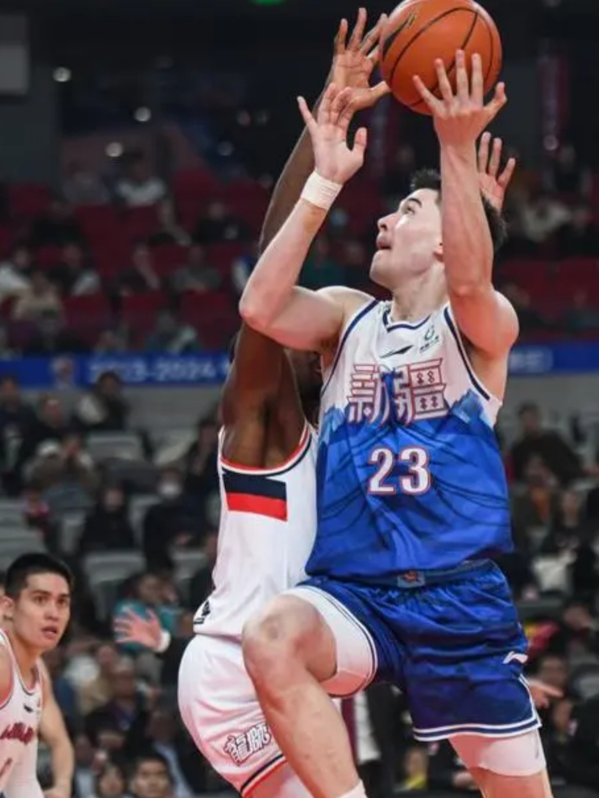  阿森纳观众热烈欢呼！，Karsa迎来七赛季出色发挥热度持续攀升