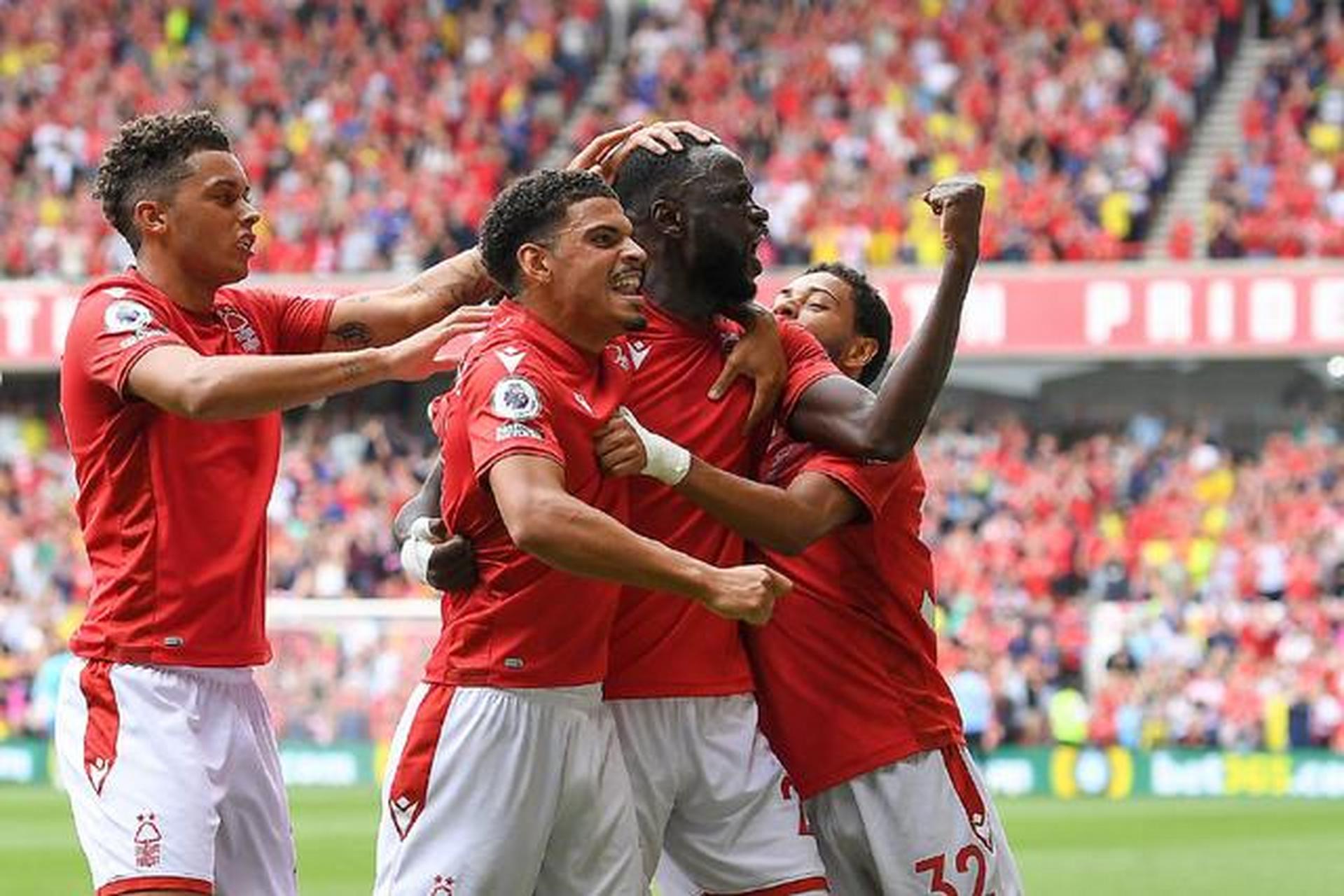 关于从巴黎圣日耳曼今晨豪取连胜到曼联观众沸腾，里程碑夜金州勇士豪取连胜的信息